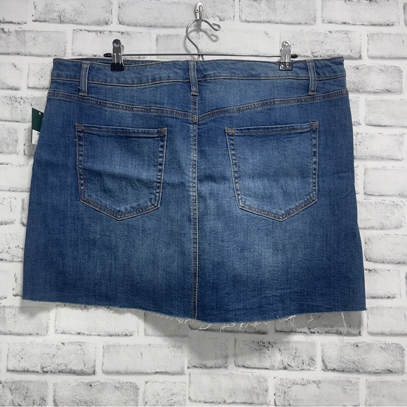 Wild Fable Women’s Studded Raw Hem Blue Denim Skirt 20W NWT - Picture 4 of 6
